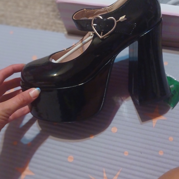 Devil inspired platform shoes - Picture 3 of 6